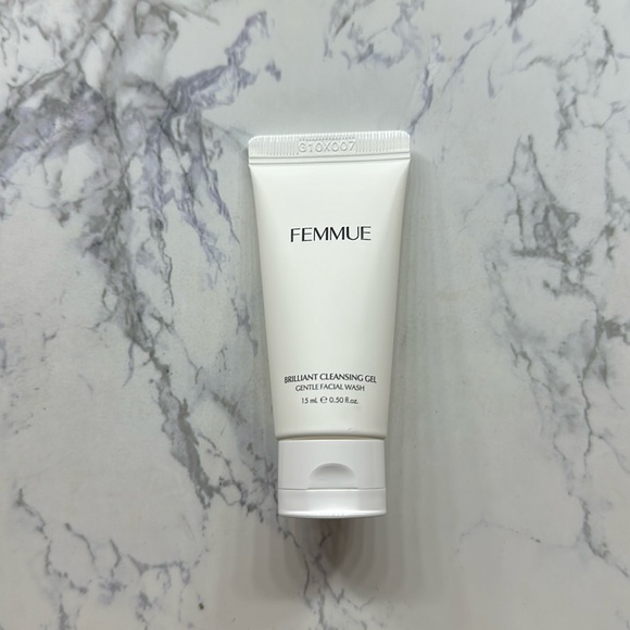 Femmue Brilliant Cleansing Gel Gentle Facial Wash - Picture 1 of 2
